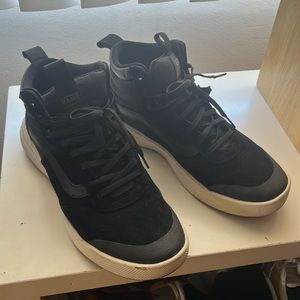 Vans ultra range hi in men size 8. In great condition